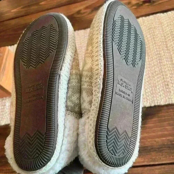 Original Muk Luks large, fuzzy booties, size 9/10, woman’s shoes, slippers - Picture 5 of 7